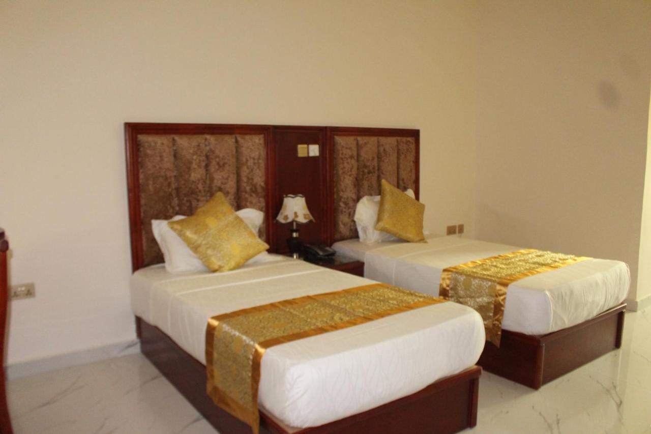 Dellagio Hotel Wa Bagian luar foto