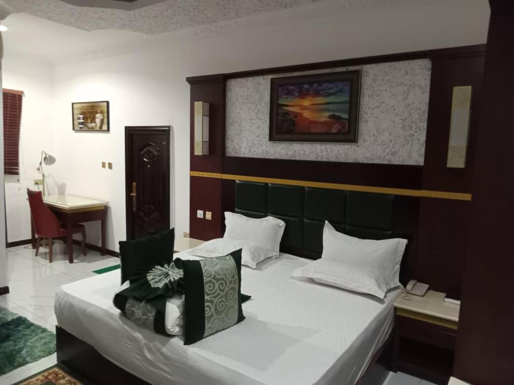 Dellagio Hotel Wa Bagian luar foto