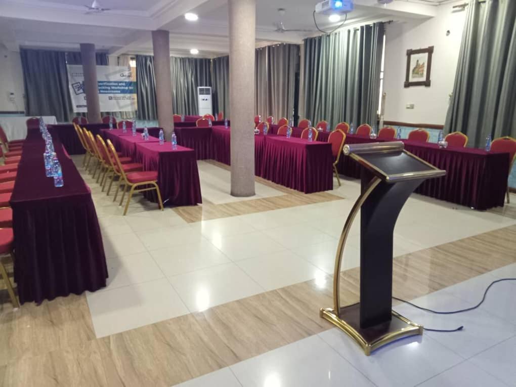 Dellagio Hotel Wa Bagian luar foto